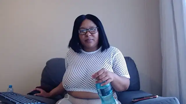 Snapshot of xxZoeyx chatting on 01-18-26, 04:16 xxZoeyx online show from 01-18-26, 04:16