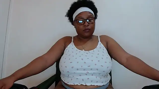 Snapshot of xxZoeyx chatting on 02-10-25, 08:31 xxZoeyx online show from 02-10-25, 08:31