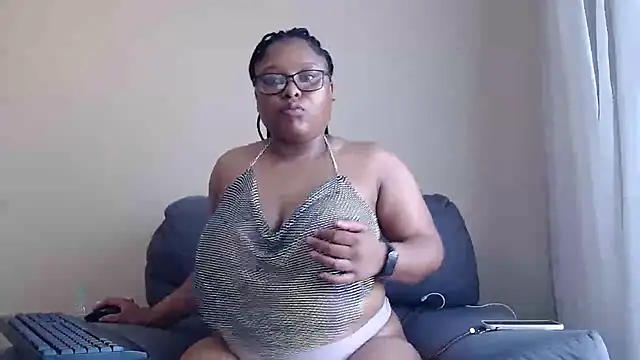 Snapshot of xxZoeyx chatting on 05-14-26, 06:21 xxZoeyx online show from 05-14-26, 06:21