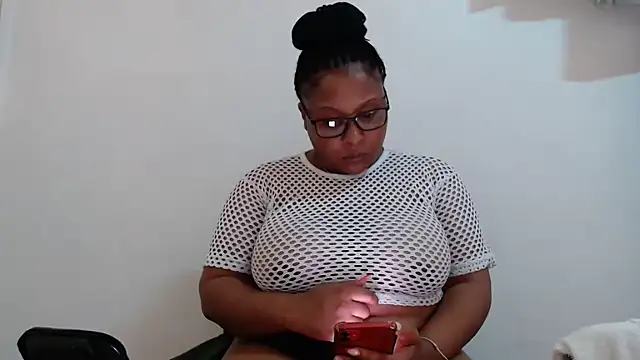 Snapshot of xxZoeyx chatting on 03-08-25, 09:39 xxZoeyx online show from 03-08-25, 09:39