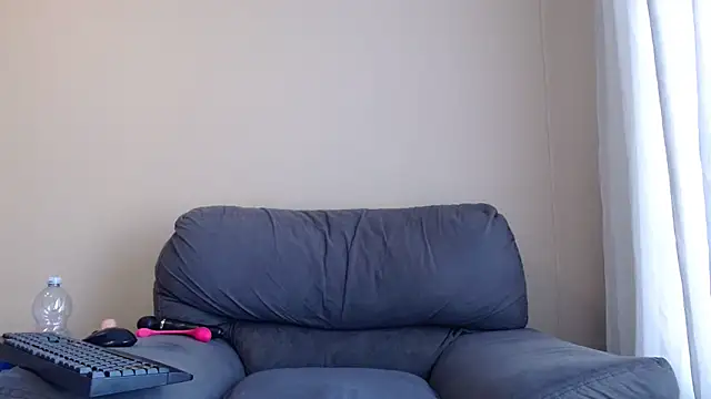 Snapshot of xxZoeyx chatting on 05-04-26, 05:44 xxZoeyx online show from 05-04-26, 05:44