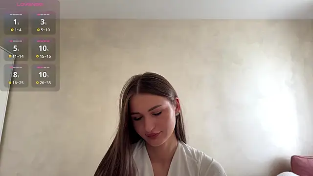 HallieHollo online show from 06-27-26, 12:00