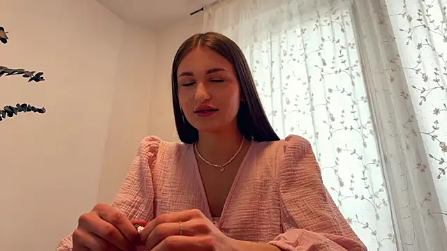 HallieHollo online show from 04-01-26, 12:06