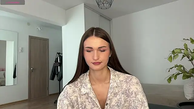 HallieHollo online show from 07-25-26, 10:22