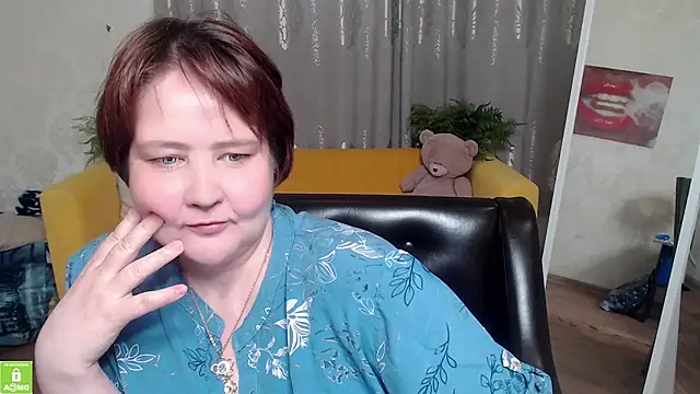 Snapshot of QUEEN02030 chatting on 05-18-26, 10:20 QUEEN02030 online show from 05-18-26, 10:20