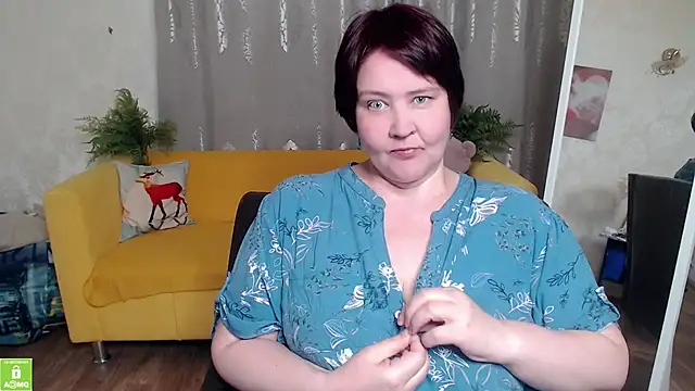 Snapshot of QUEEN02030 chatting on 05-19-26, 10:00 QUEEN02030 online show from 05-19-26, 10:00