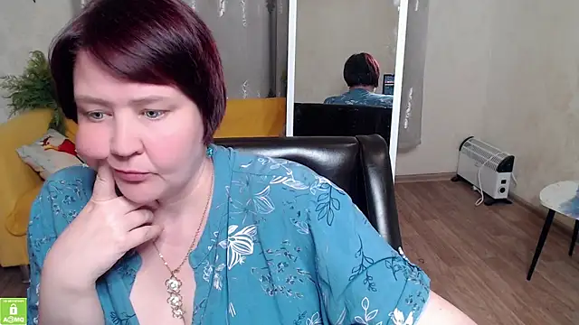 Snapshot of QUEEN02030 chatting on 05-25-26, 10:30 QUEEN02030 online show from 05-25-26, 10:30