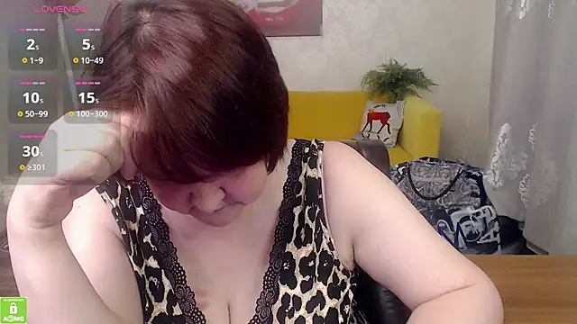 Snapshot of QUEEN02030 chatting on 07-10-26, 03:12 QUEEN02030 online show from 07-10-26, 03:12