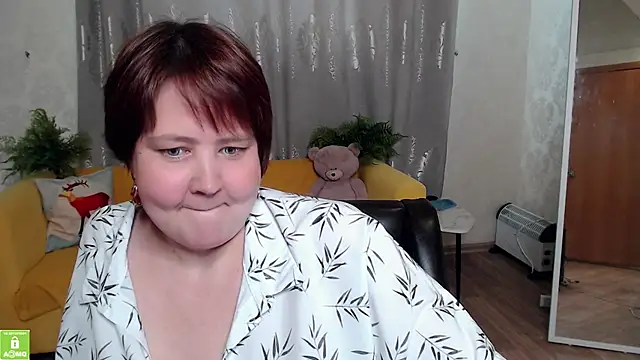 Snapshot of QUEEN02030 chatting on 05-07-26, 10:40 QUEEN02030 online show from 05-07-26, 10:40