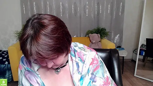 Snapshot of QUEEN02030 chatting on 05-10-26, 10:41 QUEEN02030 online show from 05-10-26, 10:41