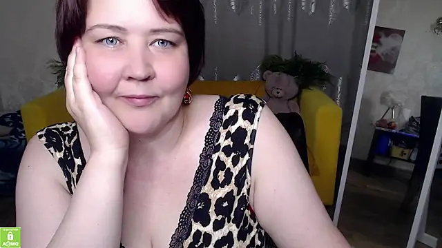 Snapshot of QUEEN02030 chatting on 06-15-26, 10:26 QUEEN02030 online show from 06-15-26, 10:26