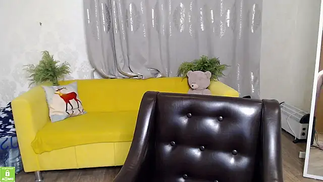 Snapshot of QUEEN02030 chatting on 05-09-26, 02:09 QUEEN02030 online show from 05-09-26, 02:09