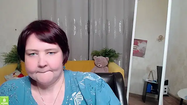Snapshot of QUEEN02030 chatting on 05-25-26, 10:25 QUEEN02030 online show from 05-25-26, 10:25