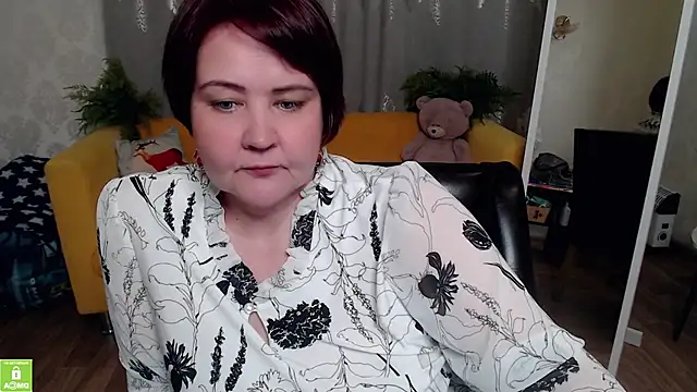 Snapshot of QUEEN02030 chatting on 05-31-26, 10:54 QUEEN02030 online show from 05-31-26, 10:54