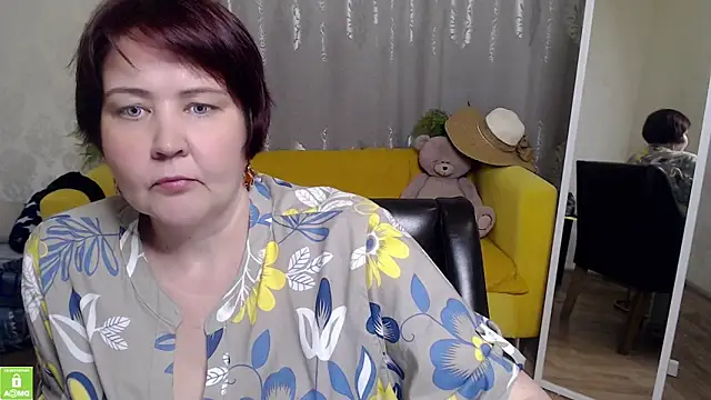 Snapshot of QUEEN02030 chatting on 06-08-26, 10:16 QUEEN02030 online show from 06-08-26, 10:16
