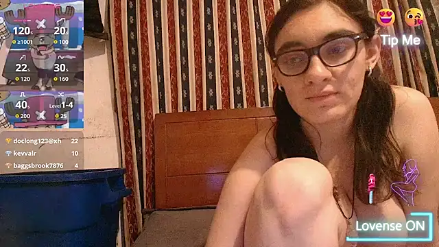 Snapshot of Ellaa_honey chatting on 06-28-26, 03:35 Ellaa honey online show from 06-28-26, 03:35