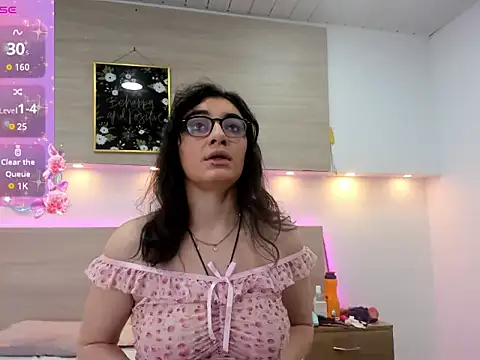 Snapshot of Ellaa_honey chatting on 04-20-26, 01:13 Ellaa honey online show from 04-20-26, 01:13