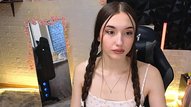 belle cute online show from 04-13-26, 02:37