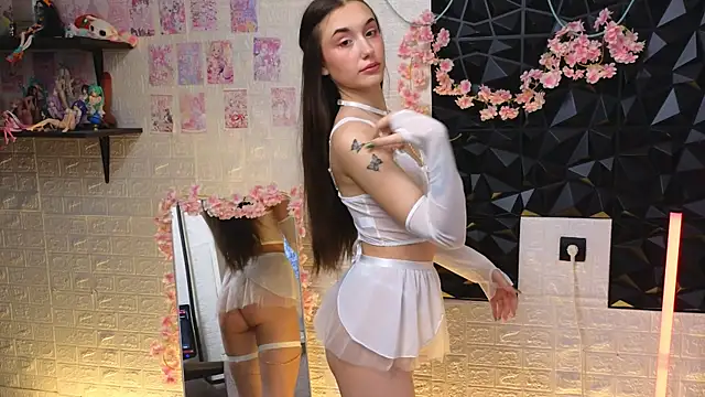 Snapshot of belle_cute chatting on 04-16-26, 02:45 belle cute online show from 04-16-26, 02:45