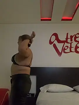 Ambar Hoot online show from 03-31-26, 04:36