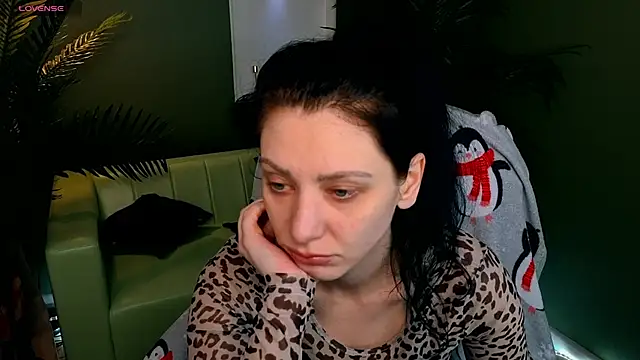 Snapshot of Ophyrix chatting on 04-10-26, 02:57 Ophyrix online show from 04-10-26, 02:57