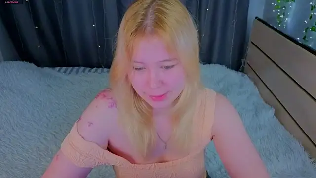 Snapshot of unburnedgirl chatting on 06-22-26, 04:04 unburnedgirl online show from 06-22-26, 04:04