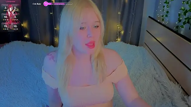 Snapshot of unburnedgirl chatting on 06-26-26, 07:20 unburnedgirl online show from 06-26-26, 07:20