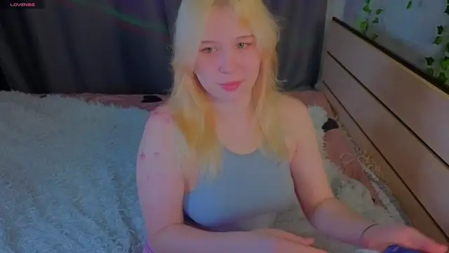 Snapshot of unburnedgirl chatting on 07-21-26, 03:46 unburnedgirl online show from 07-21-26, 03:46
