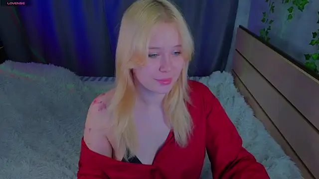 Snapshot of unburnedgirl chatting on 07-16-26, 03:20 unburnedgirl online show from 07-16-26, 03:20