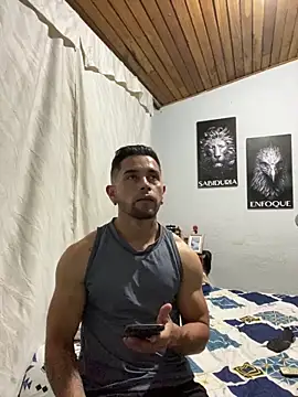 Snapshot of Sexmuscle17 chatting on 06-01-26, 02:01 Sexmuscle17 online show from 06-01-26, 02:01