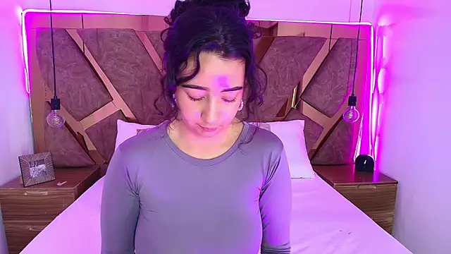bella swwan  online show from 07-05-26, 10:49