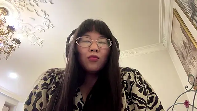 Snapshot of Feylinmay chatting on 05-06-26, 06:01 Feylinmay online show from 05-06-26, 06:01