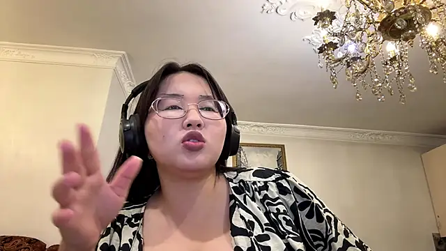 Snapshot of Feylinmay chatting on 04-25-26, 10:29 Feylinmay online show from 04-25-26, 10:29