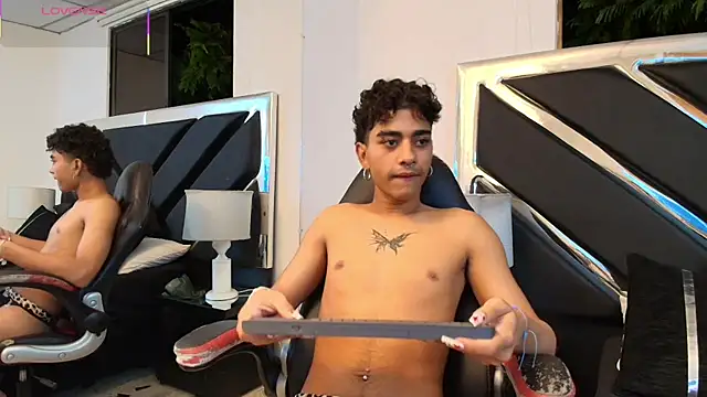 Snapshot of MiikeOthon chatting on 04-12-26, 05:00 MiikeOthon online show from 04-12-26, 05:00