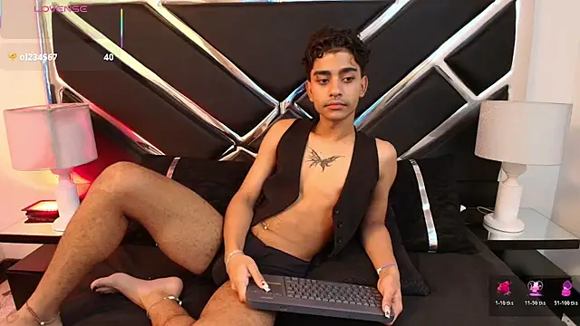 Snapshot of MiikeOthon chatting on 04-13-26, 04:27 MiikeOthon online show from 04-13-26, 04:27