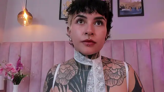 Luana fiore online show from 04-01-26, 01:41