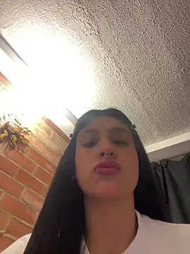 Snapshot of Babeel_ chatting on 06-24-26, 04:33 Babeel online show from 06-24-26, 04:33