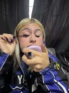 Lia fire online show from 04-15-26, 11:16
