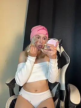 Snapshot of Lia_fire chatting on 04-04-26, 02:18 Lia fire online show from 04-04-26, 02:18