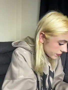 Lia fire online show from 05-30-26, 03:02