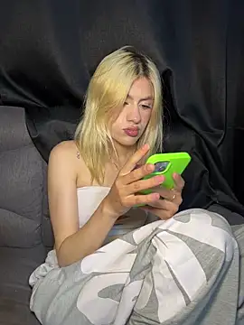 Lia fire online show from 05-28-26, 02:41