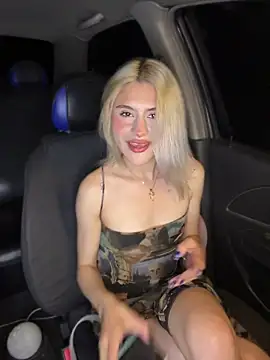 Lia fire online show from 04-12-26, 03:10