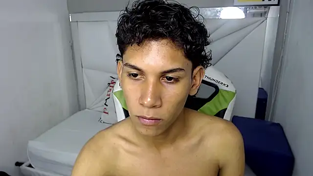 Taylorr junior  online show from 03-31-26, 04:47