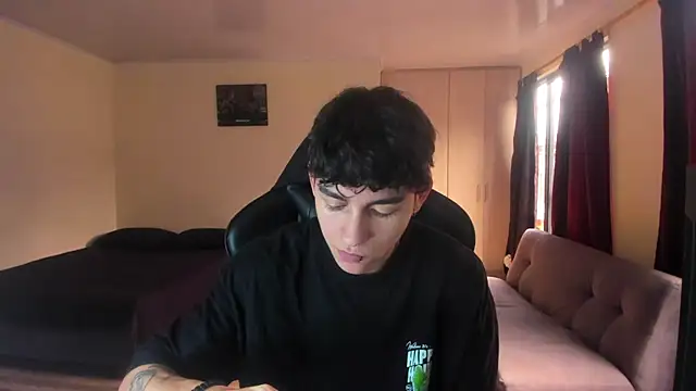 Snapshot of Luke_Chill chatting on 05-04-26, 02:42 Luke Chill online show from 05-04-26, 02:42