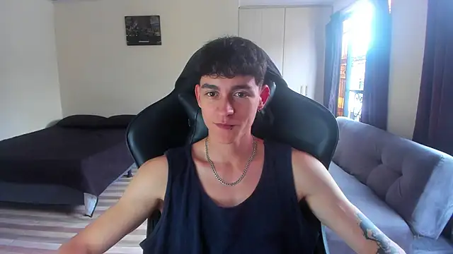 Snapshot of Luke_Chill chatting on 04-11-26, 06:00 Luke Chill online show from 04-11-26, 06:00