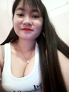 Snapshot of Linh_Hoang chatting on 04-15-26, 02:06 Linh Hoang online show from 04-15-26, 02:06