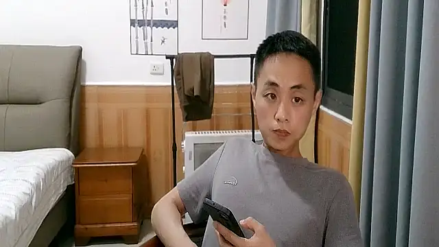 Snapshot of davidboys chatting on 05-18-26, 04:56 davidboys online show from 05-18-26, 04:56