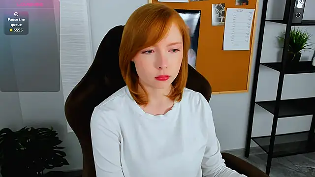 Snapshot of CherryCrushLove chatting on 05-15-26, 06:00 CherryCrushLove online show from 05-15-26, 06:00