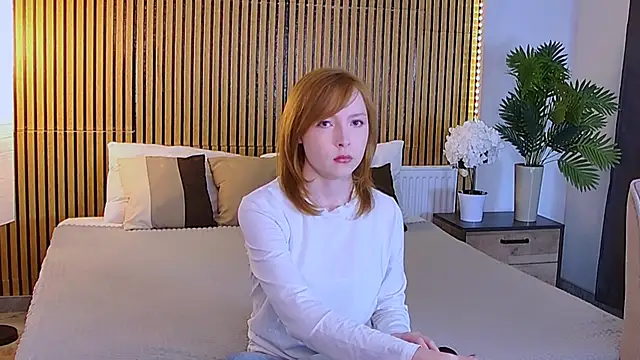 Snapshot of CherryCrushLove chatting on 04-19-26, 05:41 CherryCrushLove online show from 04-19-26, 05:41
