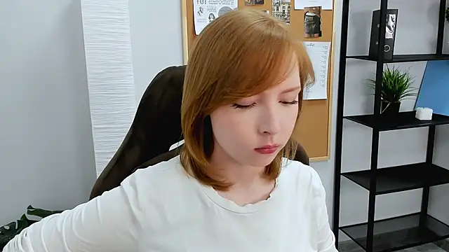 Snapshot of CherryCrushLove chatting on 05-27-26, 06:10 CherryCrushLove online show from 05-27-26, 06:10